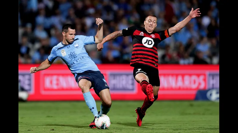 Cầu thủ của WS Wanderers tạo ra cơ hội ghi bàn trước Sydney FC trong trận đấu Cầu thủ của WS Wanderers tạo ra cơ hội ghi bàn trước Sydney FC trong trận đấu